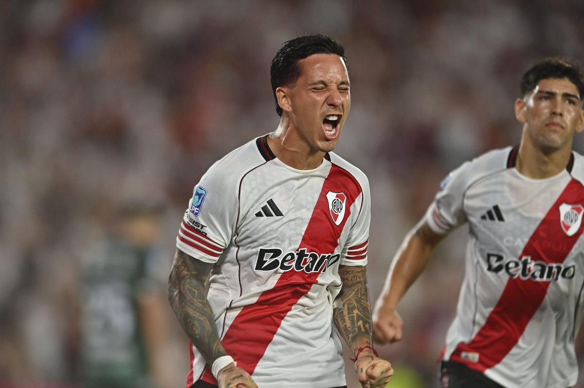 Driussi abrió el marcador del partido con un gol de taco.
