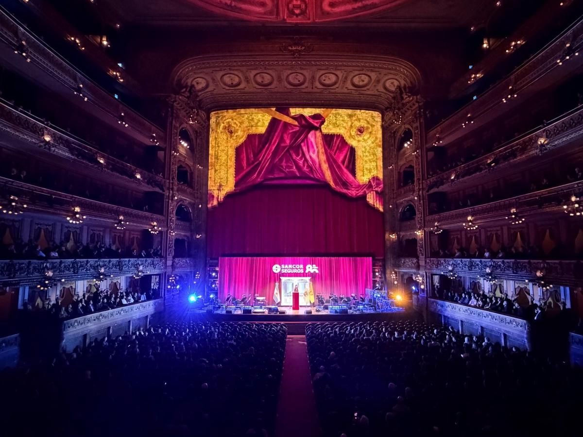 Sancor Seguros celebró 80 años de trayectoria con una gala en el Teatro Colón.