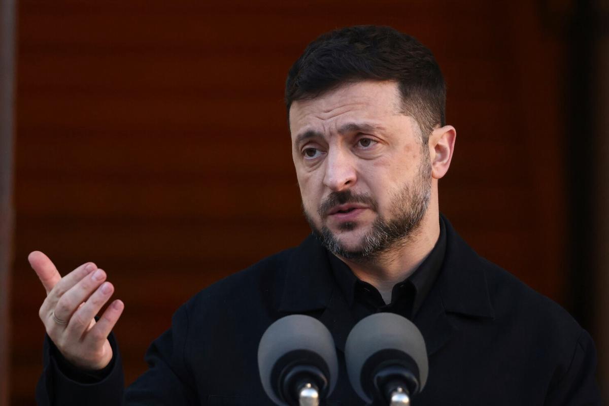 Ante desafíos por apretada agenda, Zelenskyy responde preguntas de reporteros mediante chat grupal
