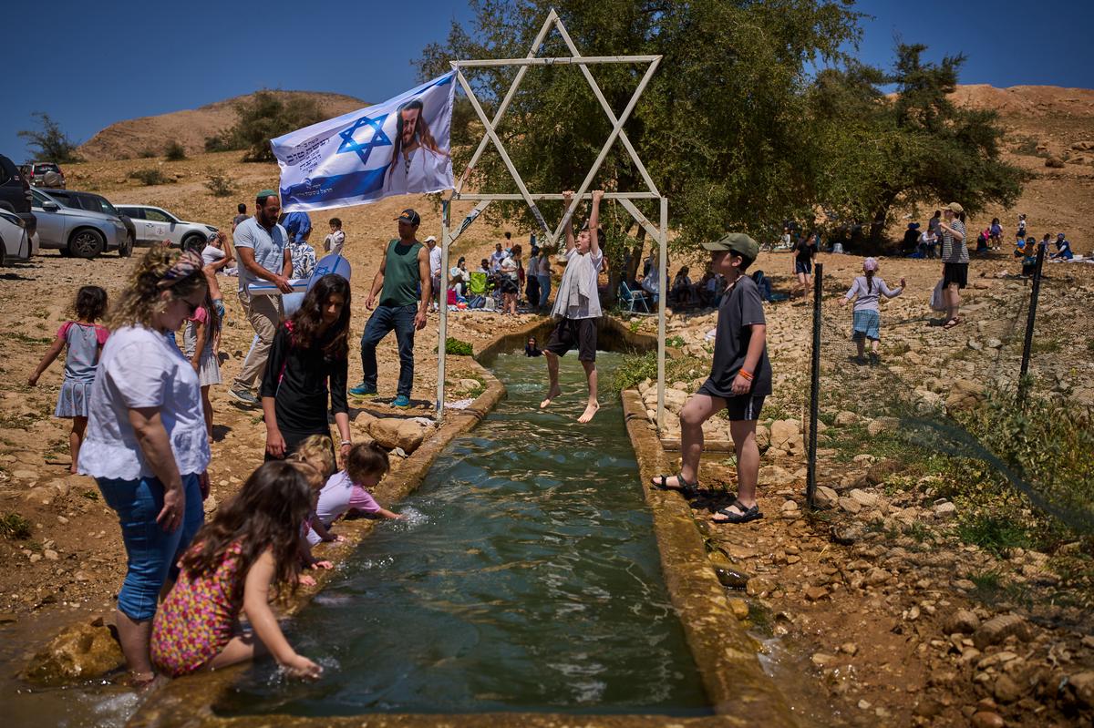 Colonos de ultraderecha desvían agua en Cisjordania e Israel respalda la toma de sitios patrimoniales