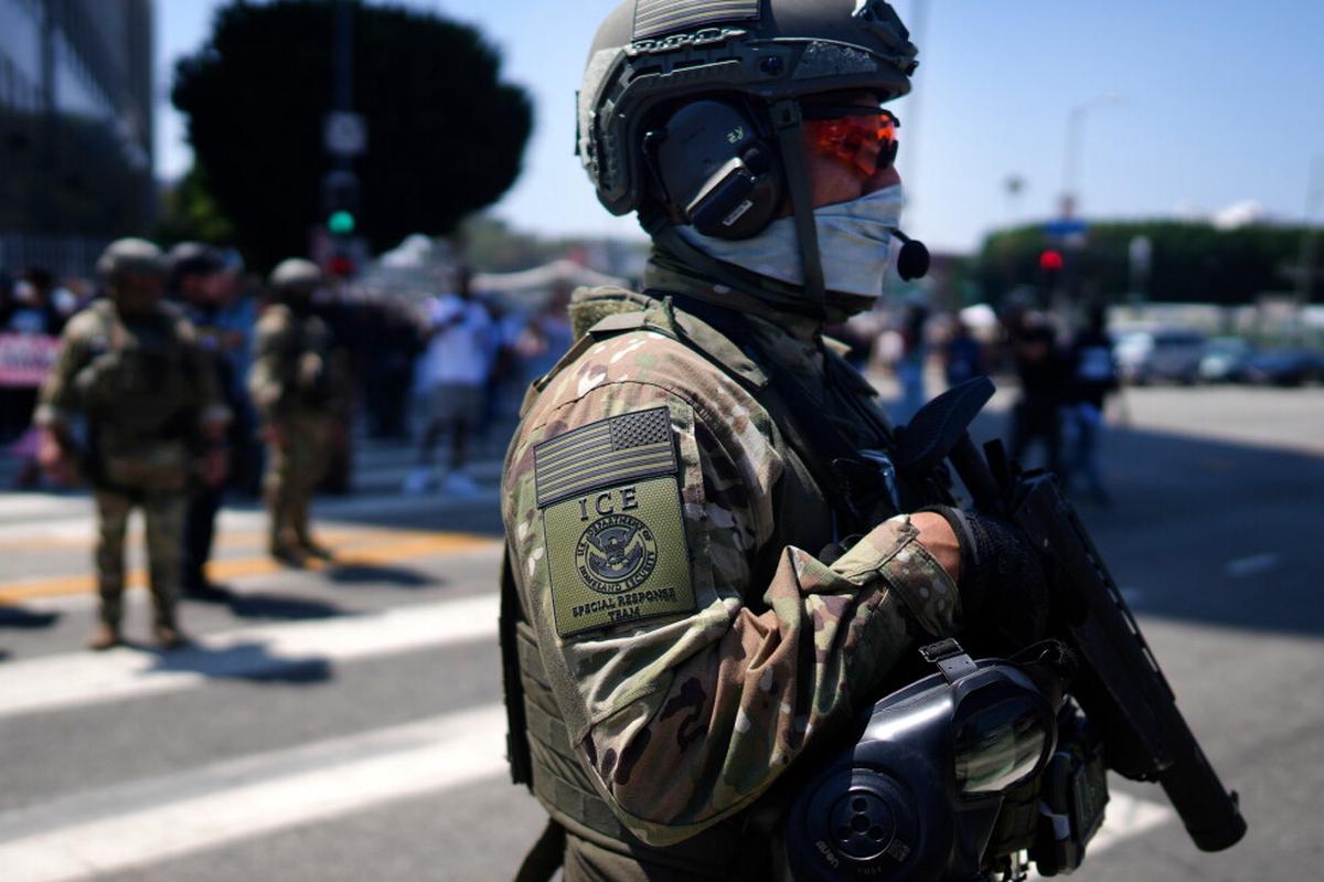 ICE publicará grabaciones de cámaras corporales solo si redunda en su interés, según su política