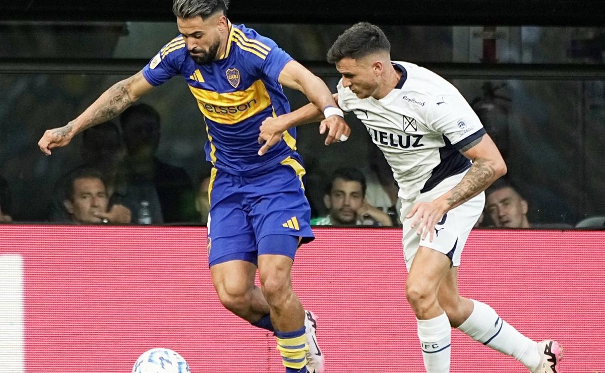 FOTO: Boca e Independiente se miden en La Bombonera (Foto: @BocaJrsOficial).