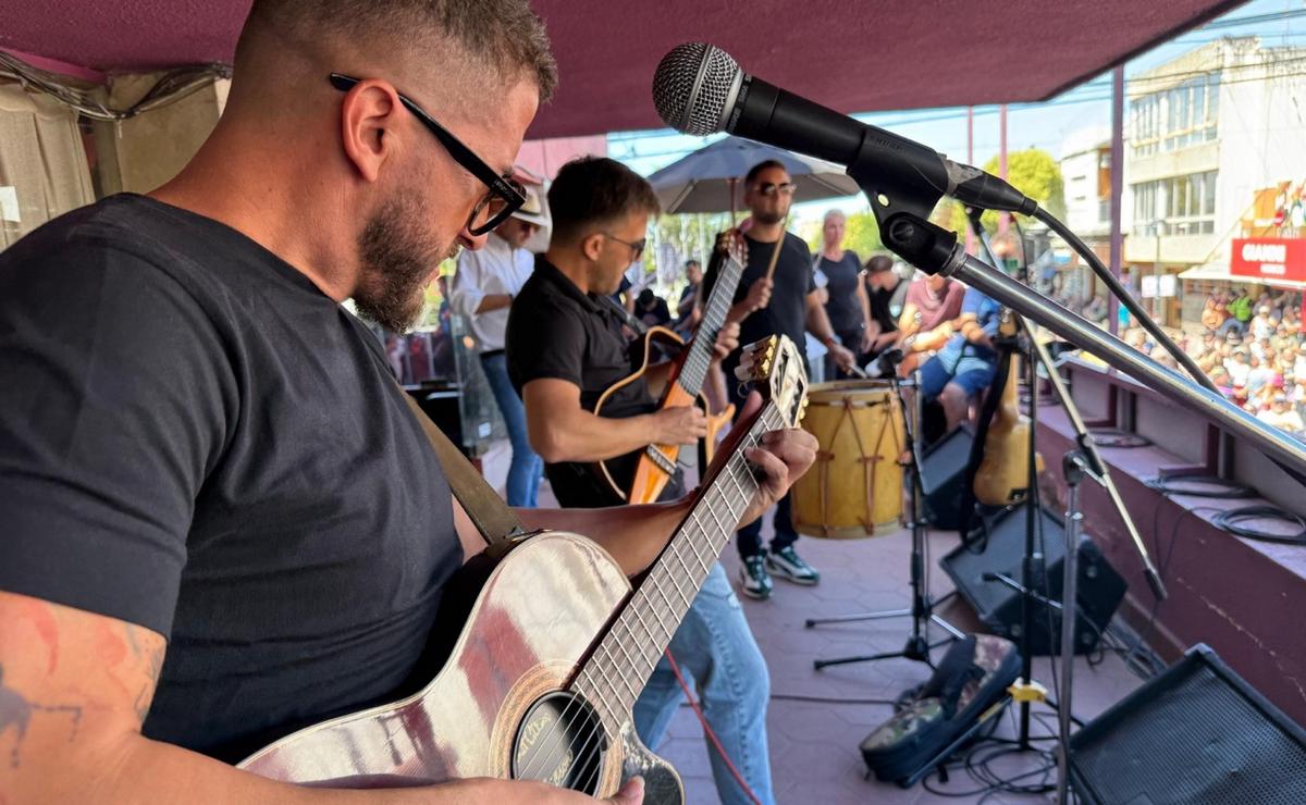 El Dúo Amukan abrió la tradicional Peña de la Munich en Cosquín.