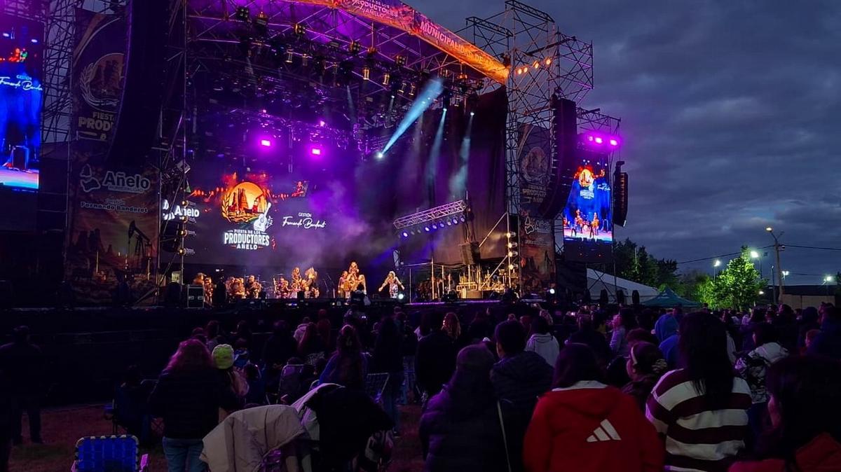 TraAñelo abrió su fiesta con música en el corazón de Vaca Muerta