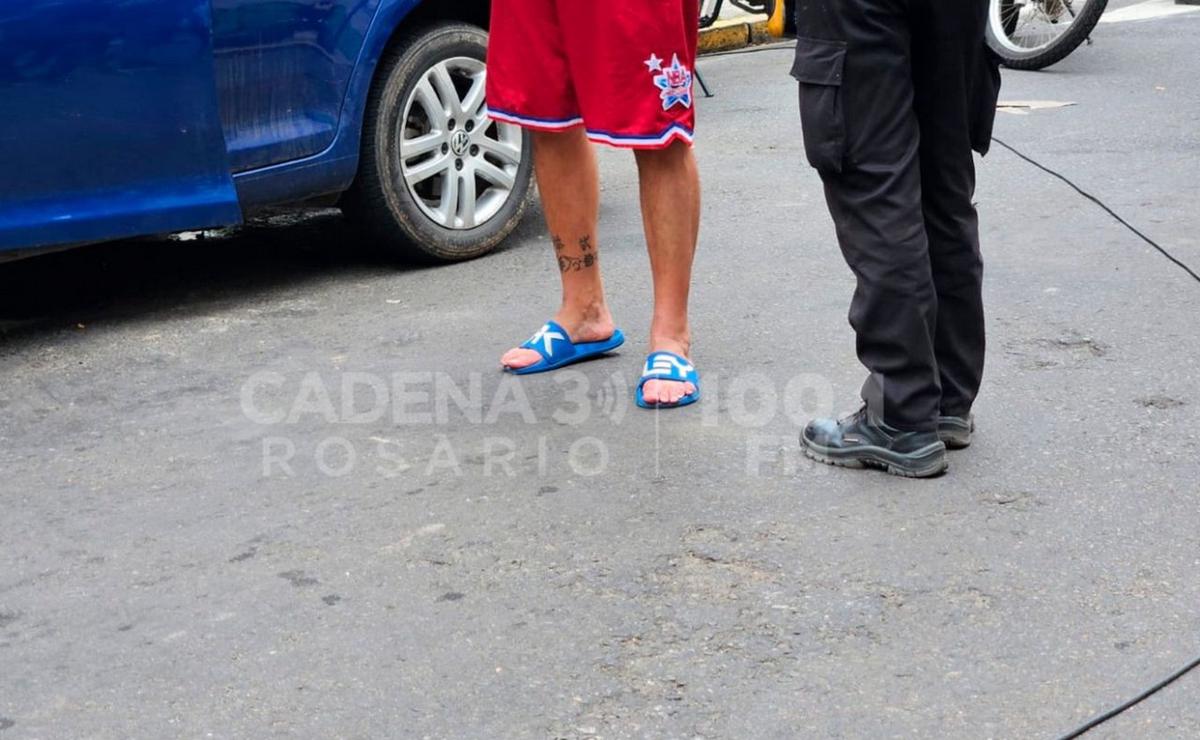 FOTO: El conductor manejaba con chancletas en los pies.