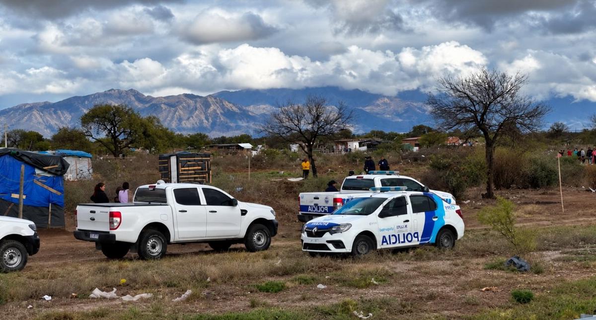 Un llamado al 911 alertó sobre la presencia del cuerpo.