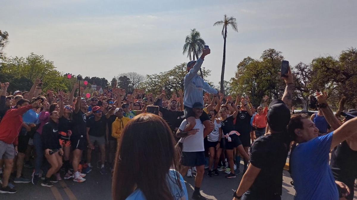 FOTO: Pitufollow correrá la maratón en Buenos Aires