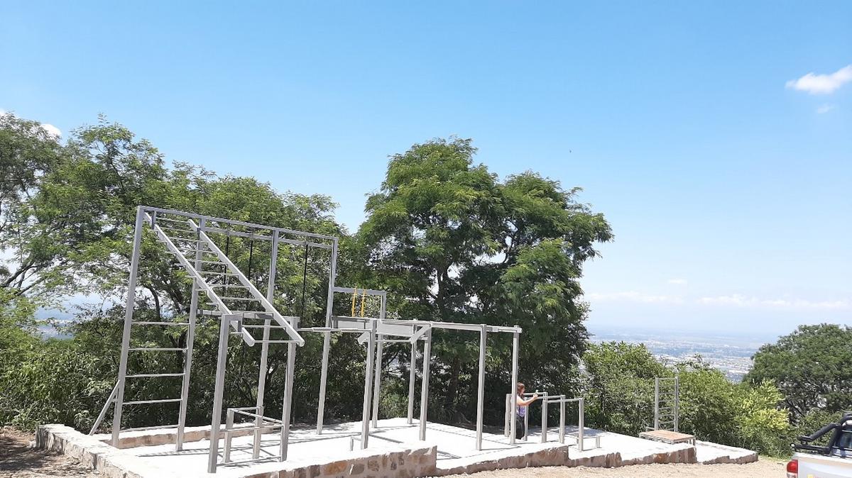 FOTO: Un gimnasio al aire libre, en el teleférico AlaDelta en Salta.