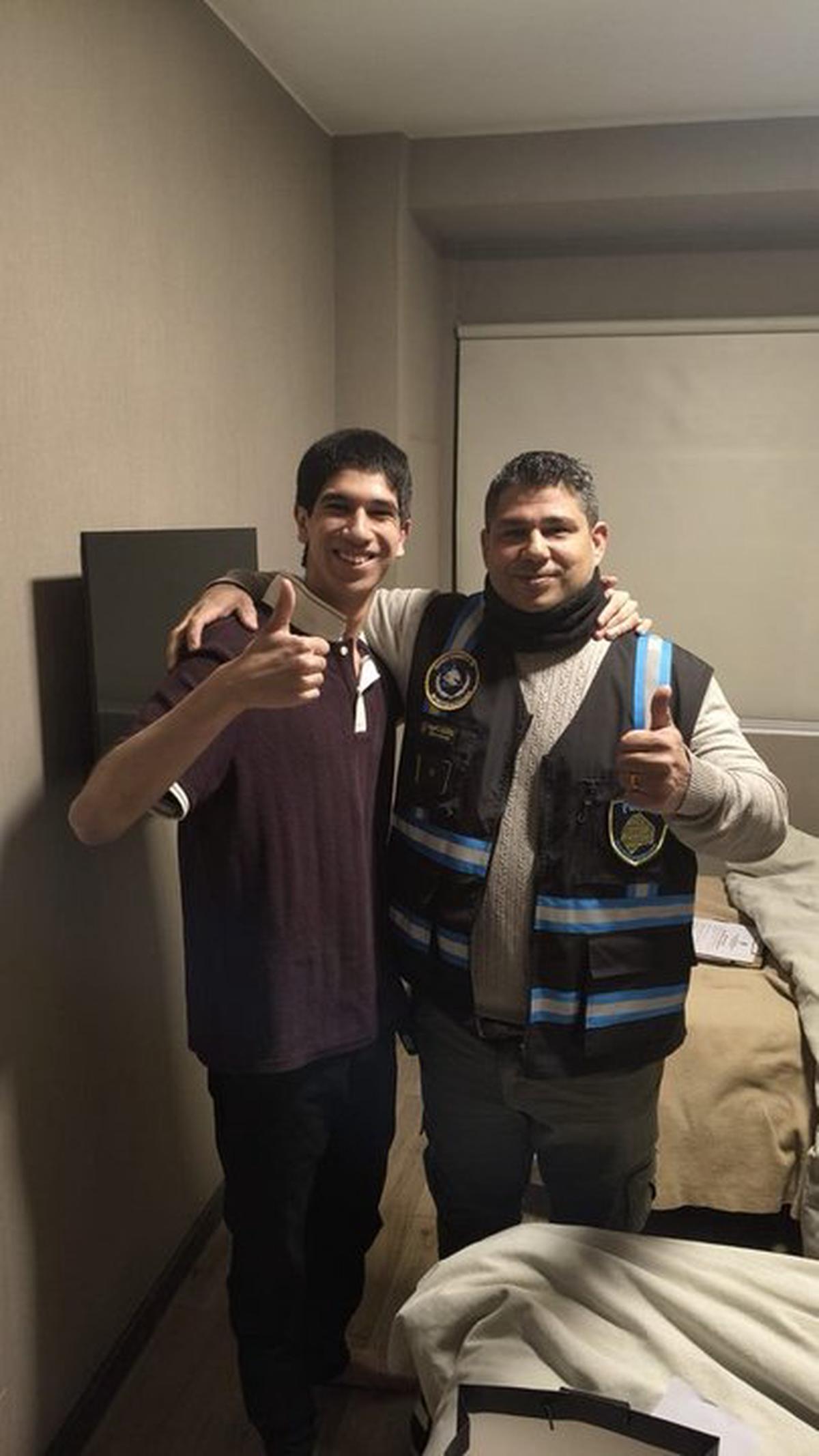 Hallan a joven desaparecido en Caballito en un hotel de Belgrano tras intensa búsqueda