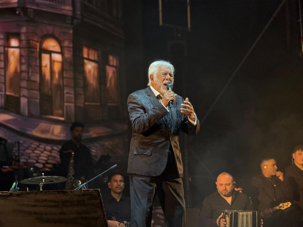 Raúl Lavié, en la fiesta por los 80 años de Sancor Seguros.