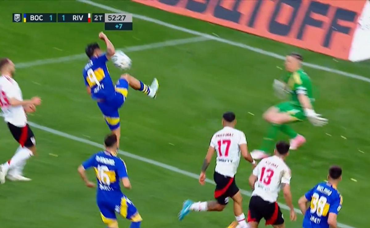 FOTO: La polémica del partido entre Boca y River. (Foto:Captura de pantalla)