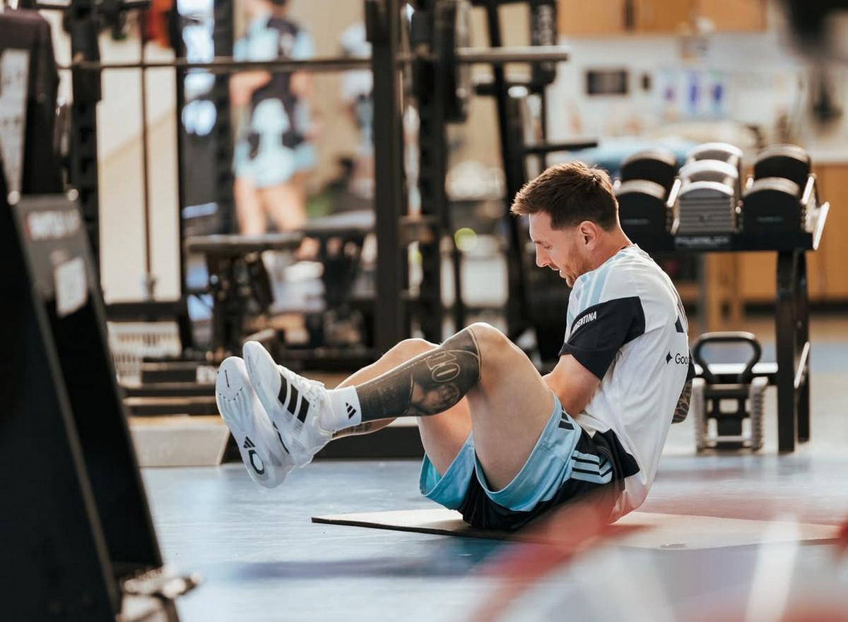 Lionel Messi, en el entrenamiento (Foto: @afaseleccion)