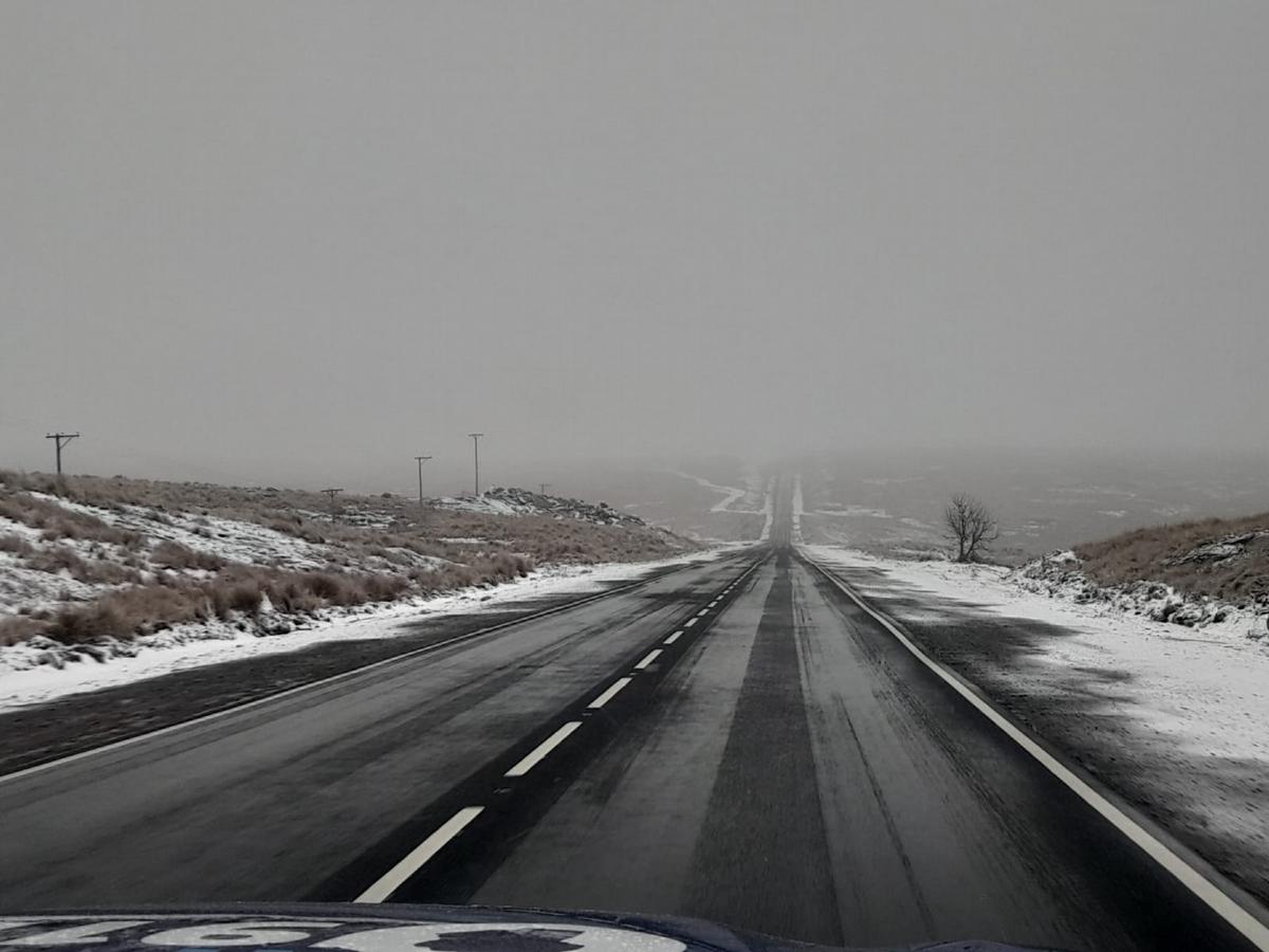 Volvieron a cortar el Camino de las Altas Cumbres por nieve. (Foto: Policía de Córdoba)