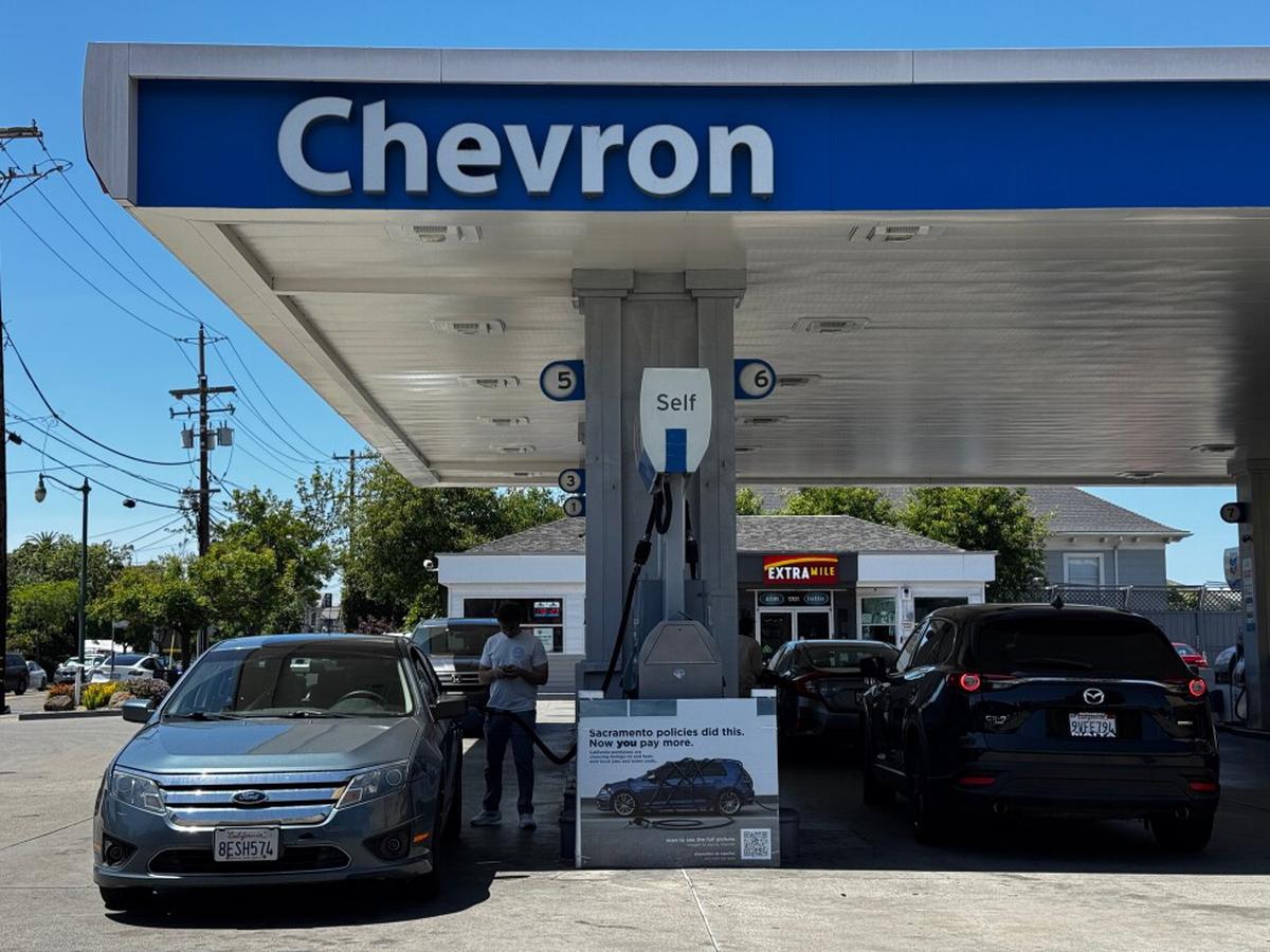 Gobierno de California pide a la población evitar estaciones de Chevron por alto precio de gasolina