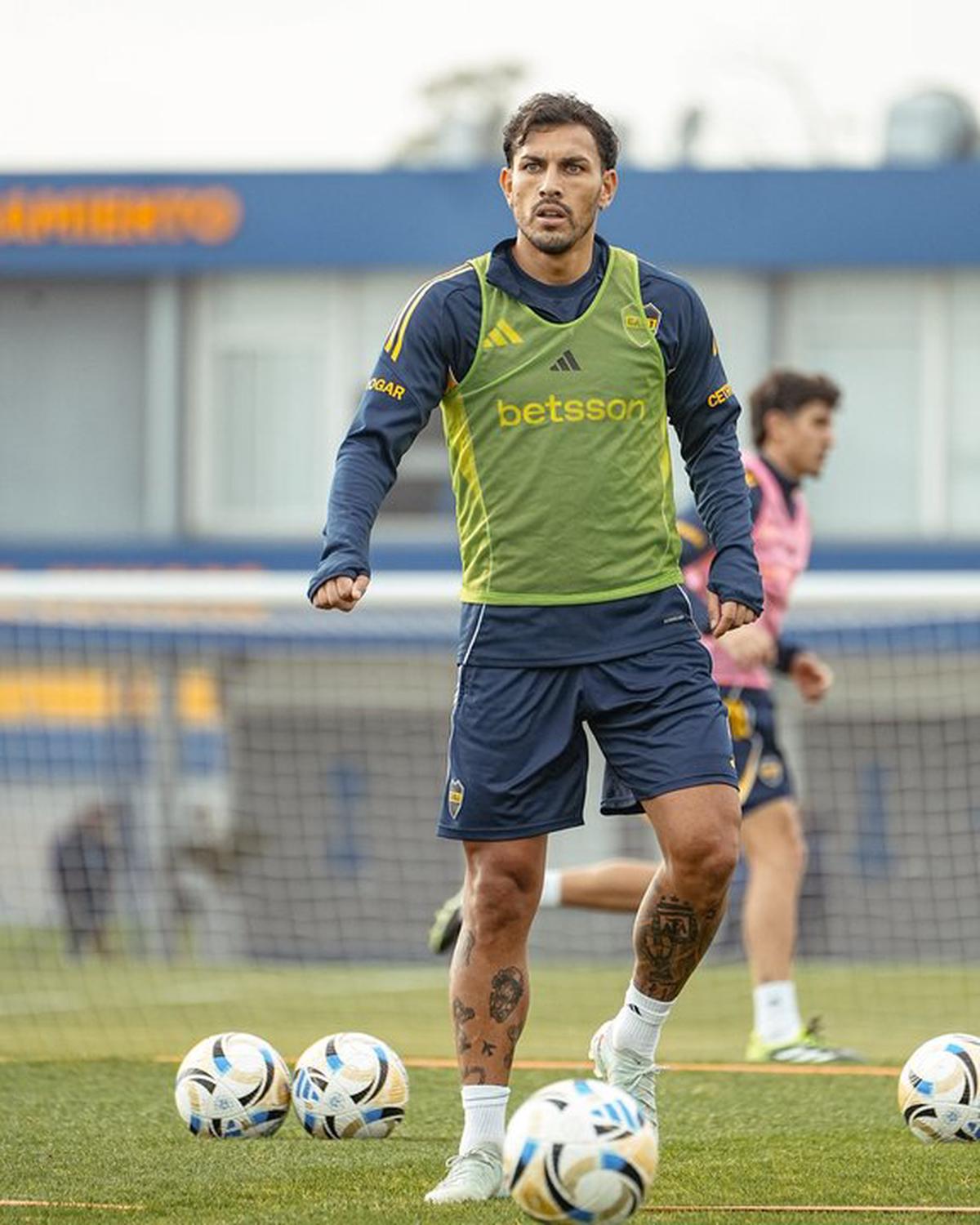 Sorpresa en Boca: Paredes podría debutar ante Unión en La Bombonera. (Foto NA: @BocaJrsOficial)