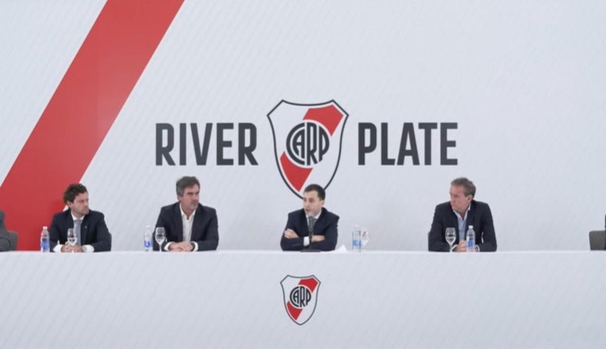 Di Carlo encabezó la conferencia de prensa de la dirigencia del