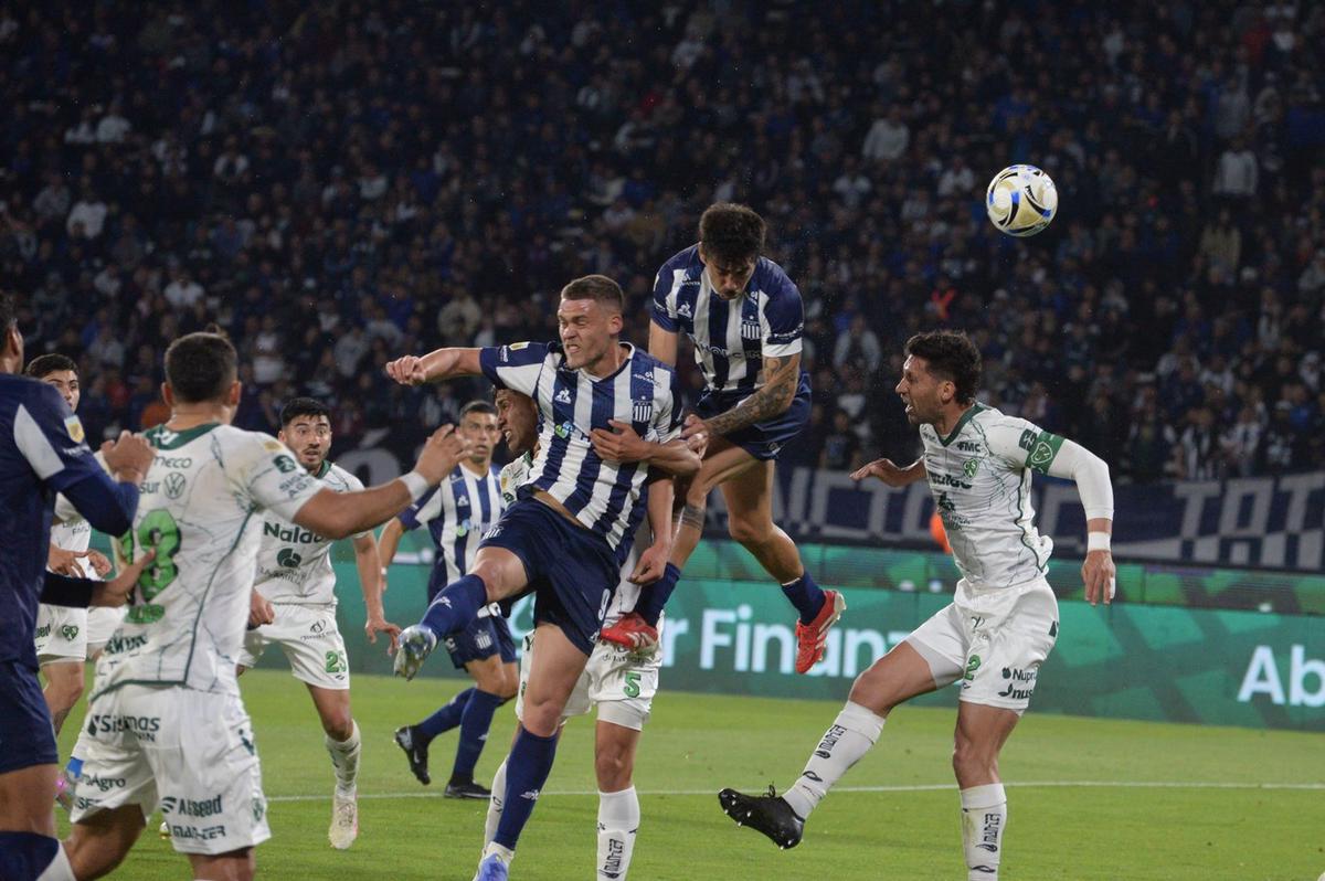 Talleres recibe a Sarmiento en el Kempes. (Foto: Daniel Cáceres/C3)