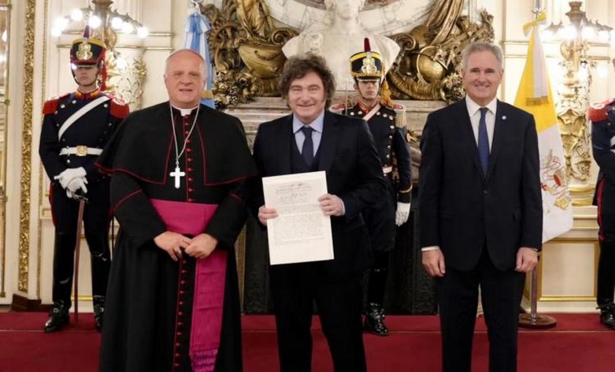 Javier Milei da la bienvenida a un nuevo representante del papa