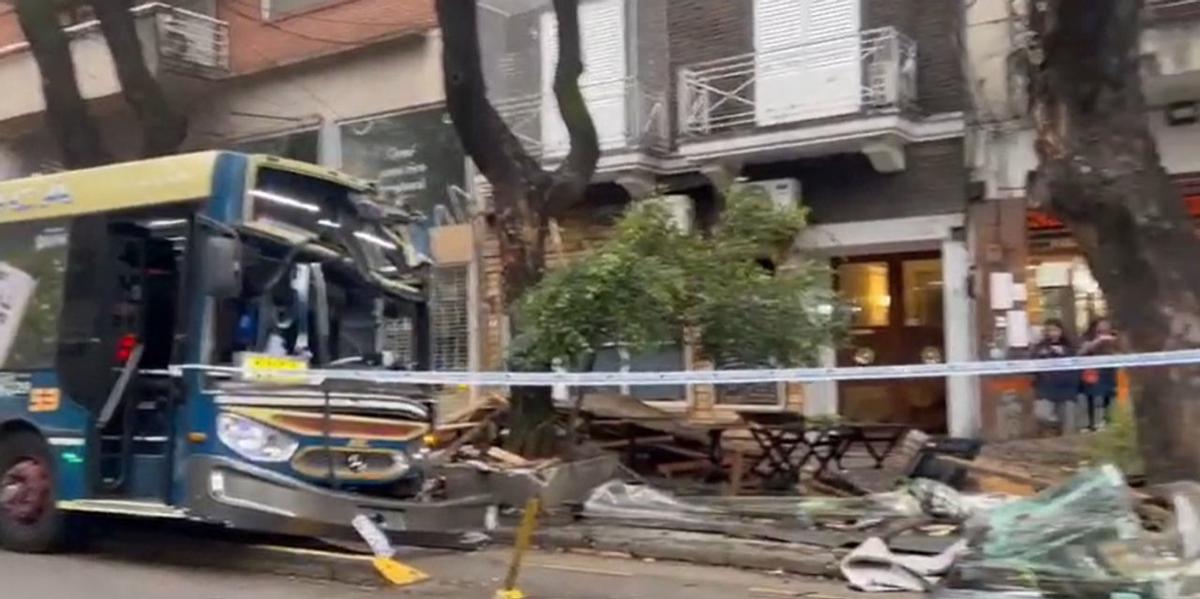 Un colectivo descontrolado atropelló a cuatro personas en Palermo