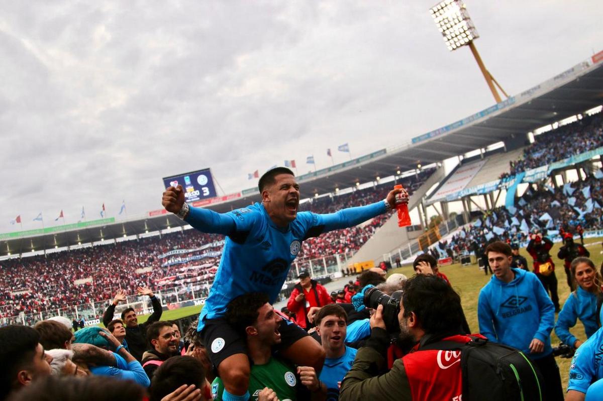 Belgrano celebra el primer título de su historia. (Foto: Daniel Cáceres/C3)