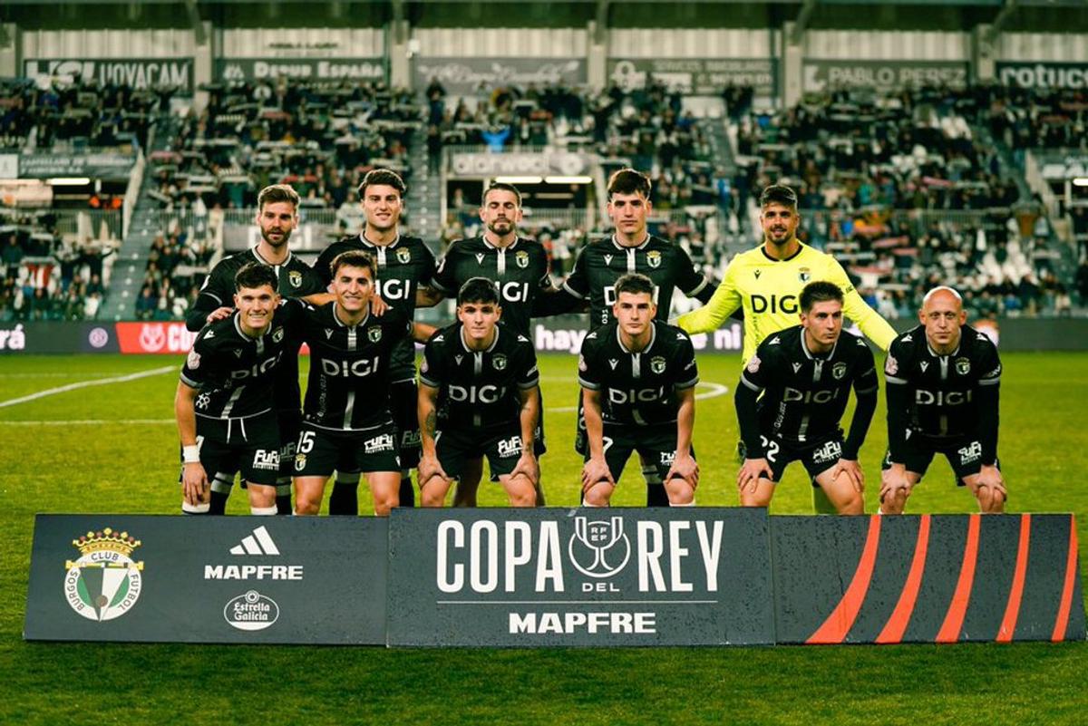 Los once titulares del Burgos CF ante Getafe. (Foto NA: @Burgos_CF)