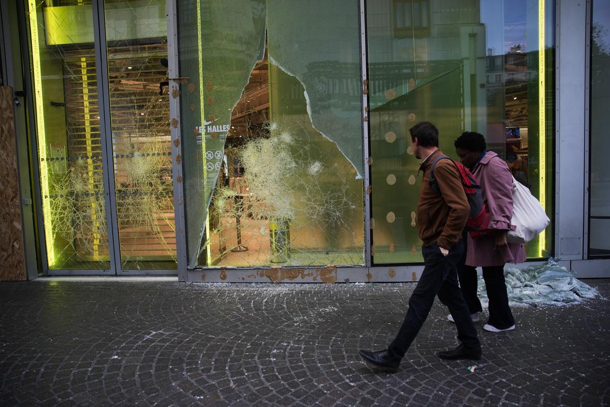 Regresa la calma en París tras toques de queda por disturbios