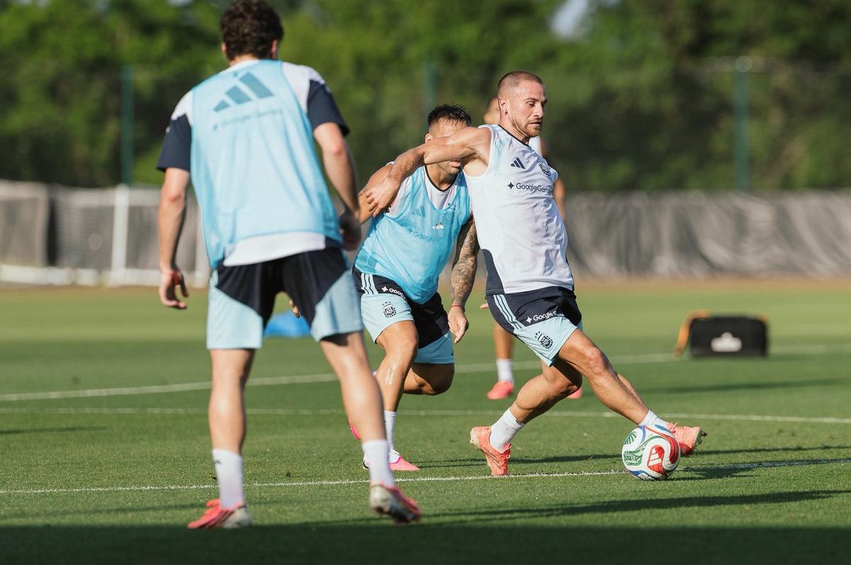 Alexis Mac Allister, en un entrenamiento (Foto: @Argentina)