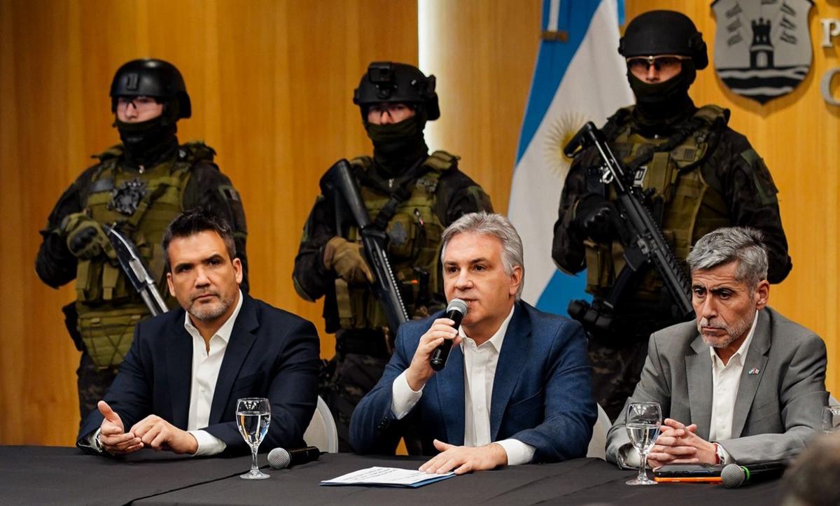 Martín Llaryora encabezó la presentación del proyecto de Ley Antibúnker.