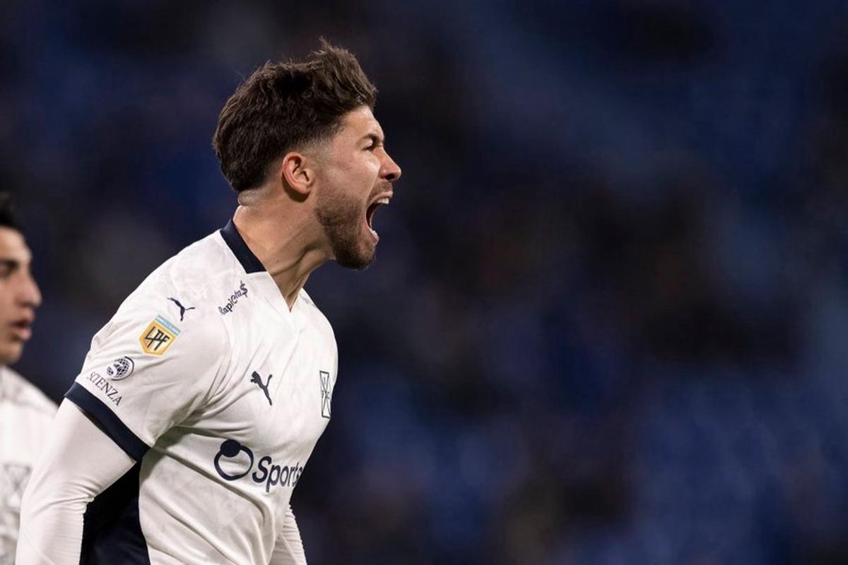 Felipe Loyola, mediocampista chileno de Independiente. (Foto NA: @Independiente)