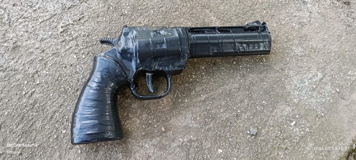 Las armas secuestradas a un alumno en Córdoba.