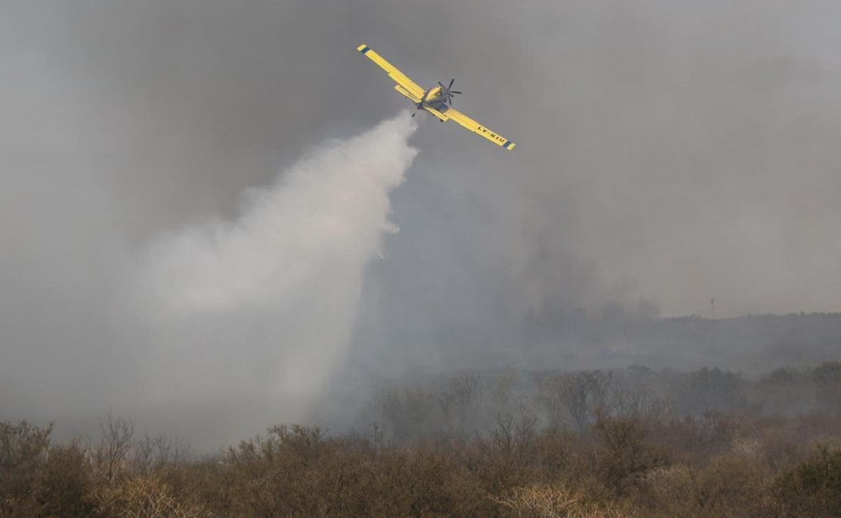 FOTO: Avanza el incendio iniciado en La Calera. (Foto: Daniel Cáceres/Cadena 3)