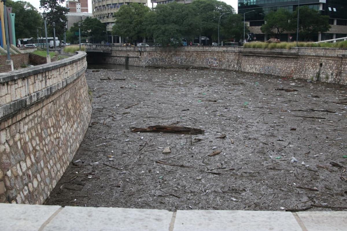 La impactante crecida del río Suquía. (Foto: Daniel Cáceres/C3)