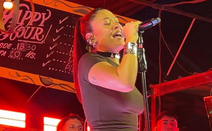 Valentina Márquez encendió la noche cordobesa y adelantó tres temas nuevos