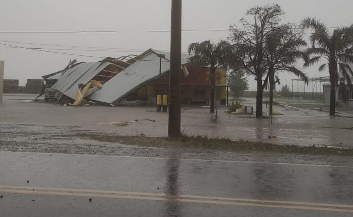 FOTO: La cola de un tornado azotó Ordóñez (Gentileza: Voces de la Isla).