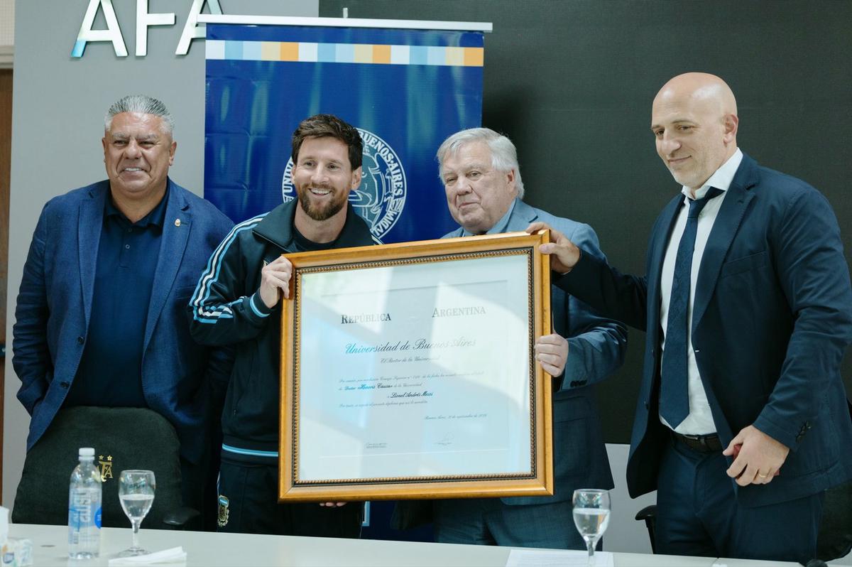 Messi recibió el título “Doctor Honoris Causa” de la Universidad de Buenos Aires.