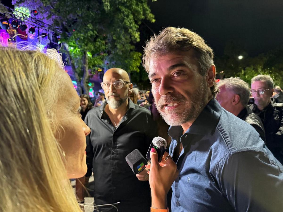 Los artistas de los distintos elencos, presentes en el boliche Khalama.