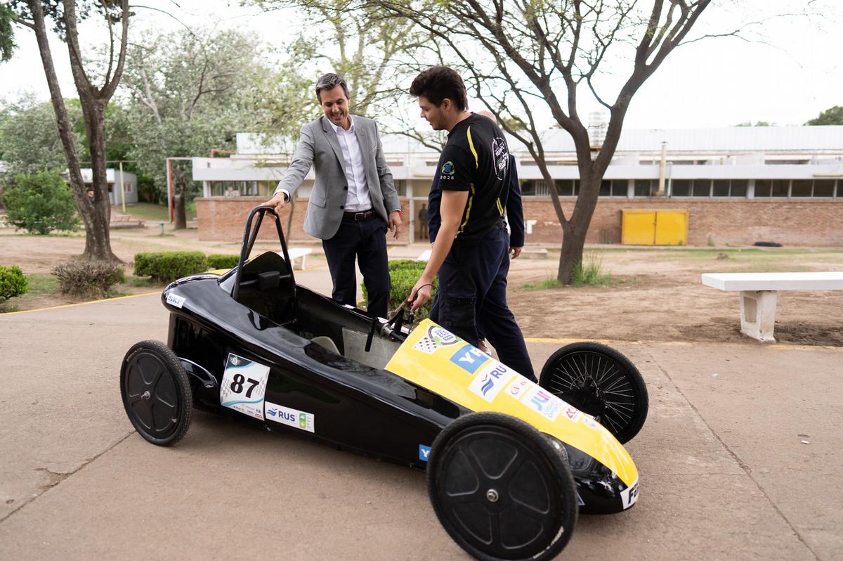 Estudiantes cordobeses construyen un auto eléctrico