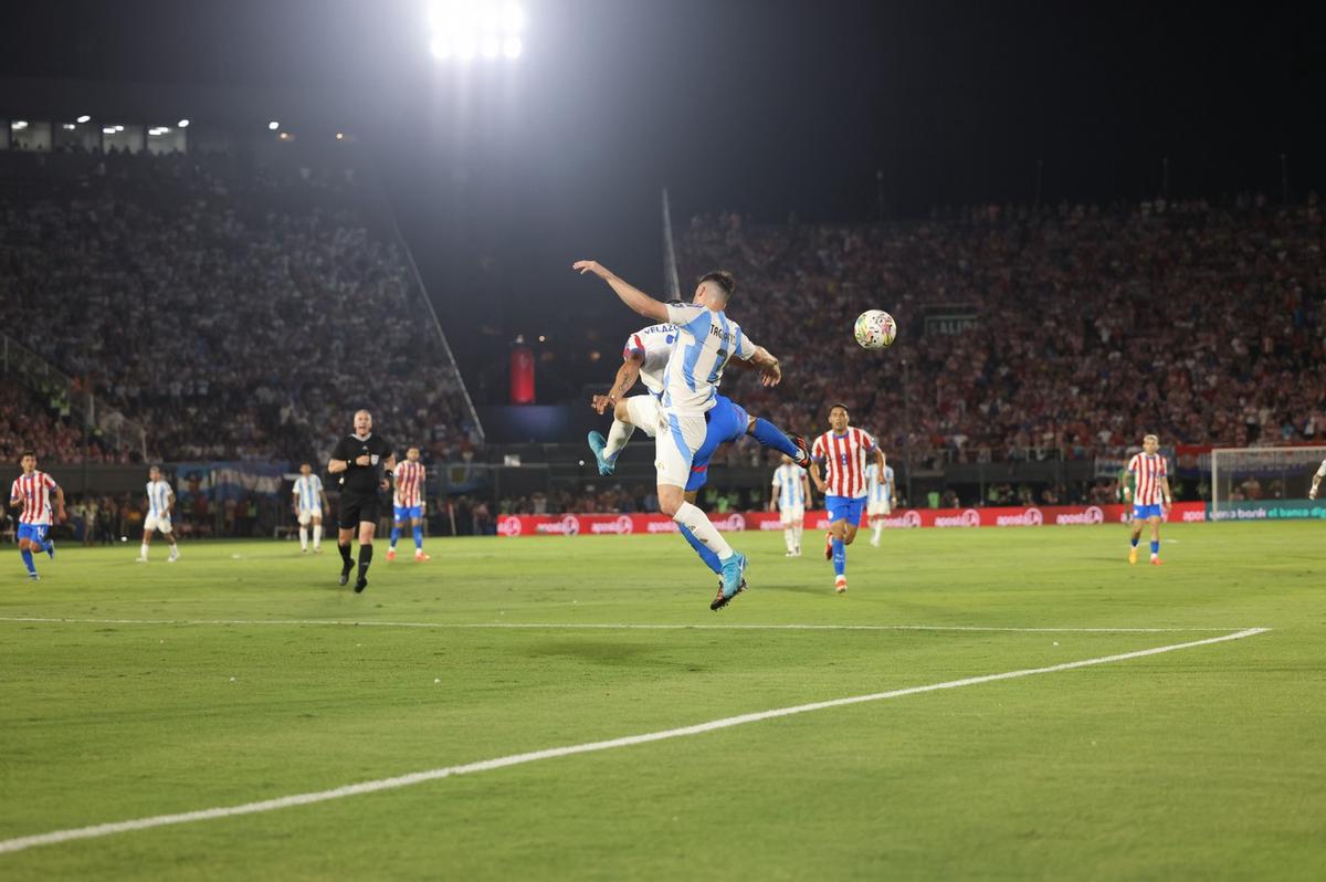 FOTO: Argentina-Paraguay, un duelo intenso (Foto: @Argentina)