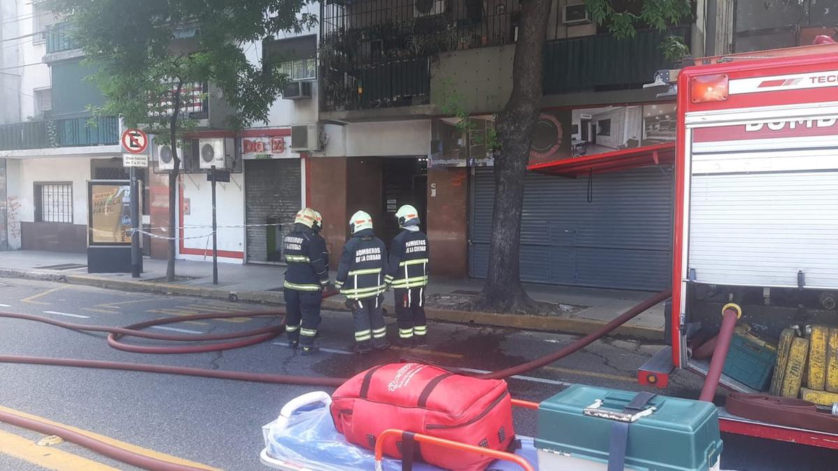 Incendio en un edificio en Balvanera: tres personas debieron ser trasladadas