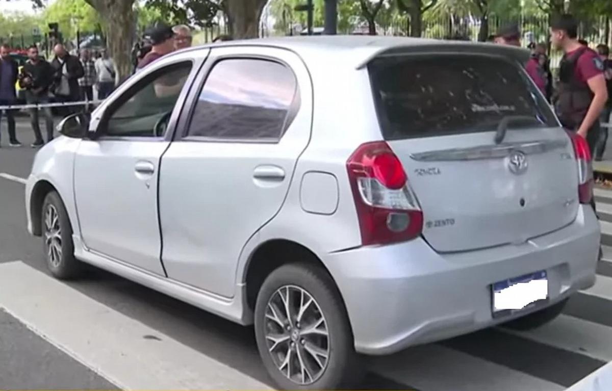 FOTO: Una jubilada protagonizó un confuso episodio tras atropellar a una agente en Recoleta