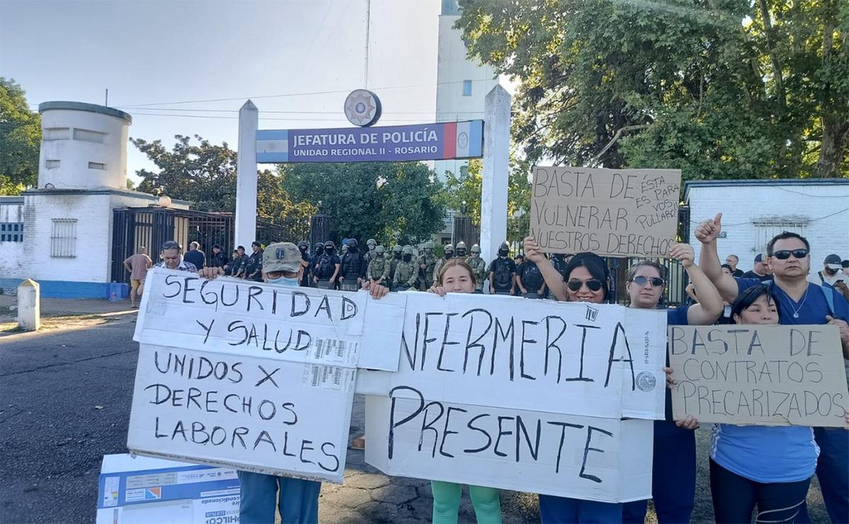 Rosario: sigue la protesta policial en Jefatura a la espera de definiciones.