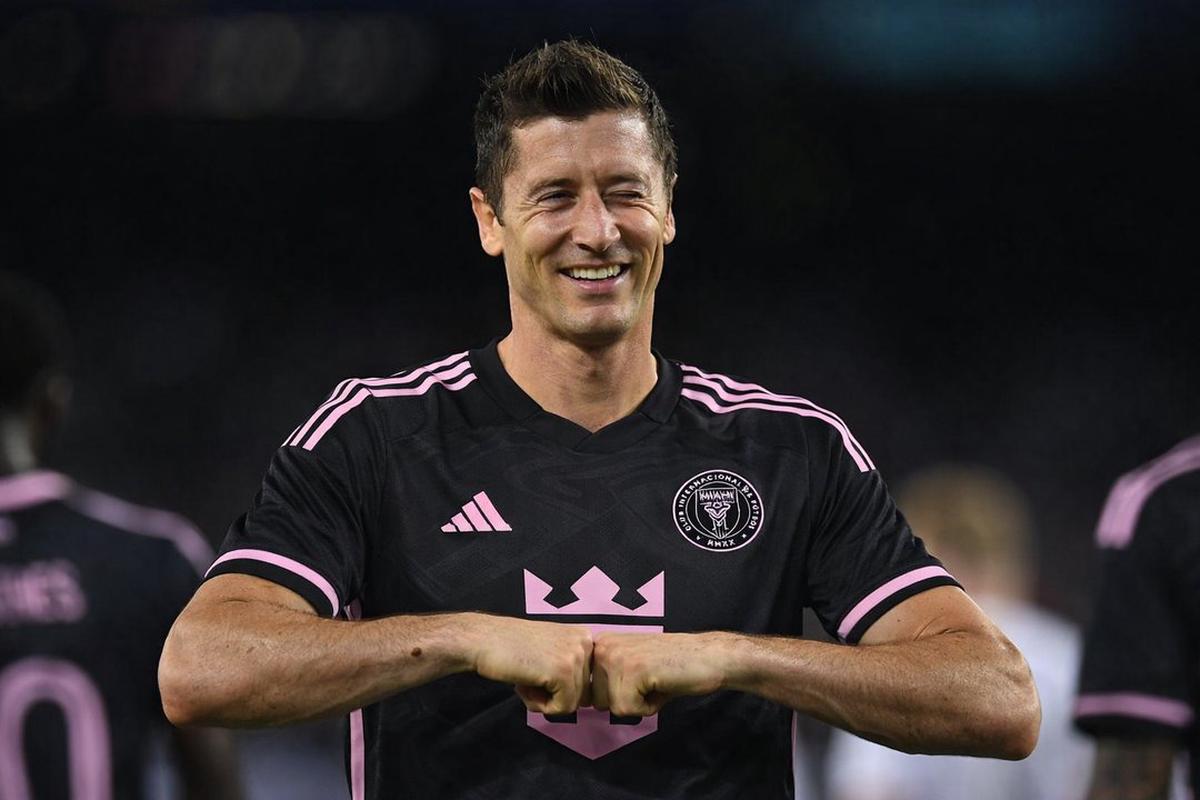 El delantero Robert Lewandowski le hace un guiño al Inter Miami. Foto: Agencia NA (redes)