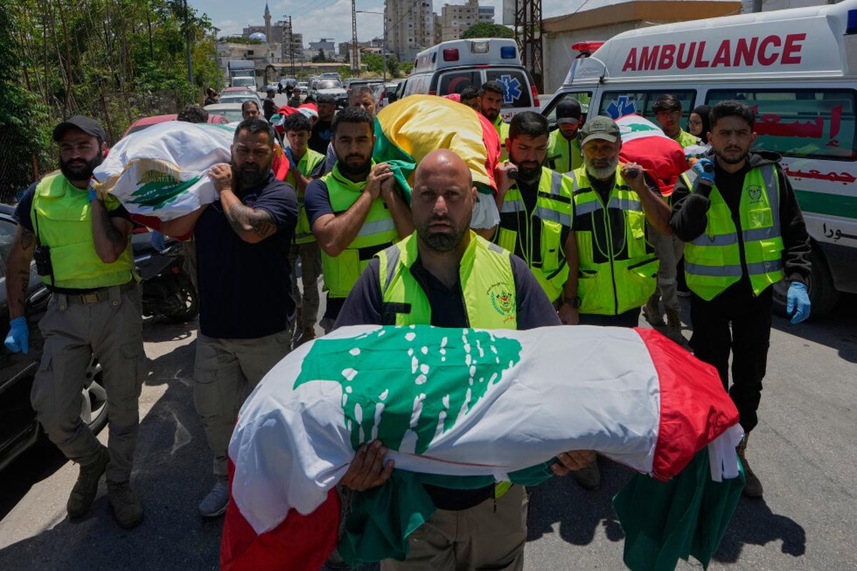 Tropas israelíes avanzan más en Líbano mientras los dos países dialogan en EE.UU.