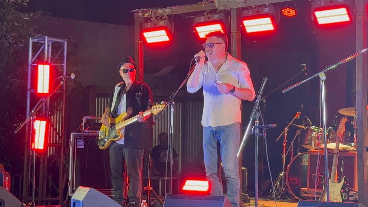 Los Mentidores, la banda de Palazzo, en el primer aniversario de Cosquín Rock Radio.