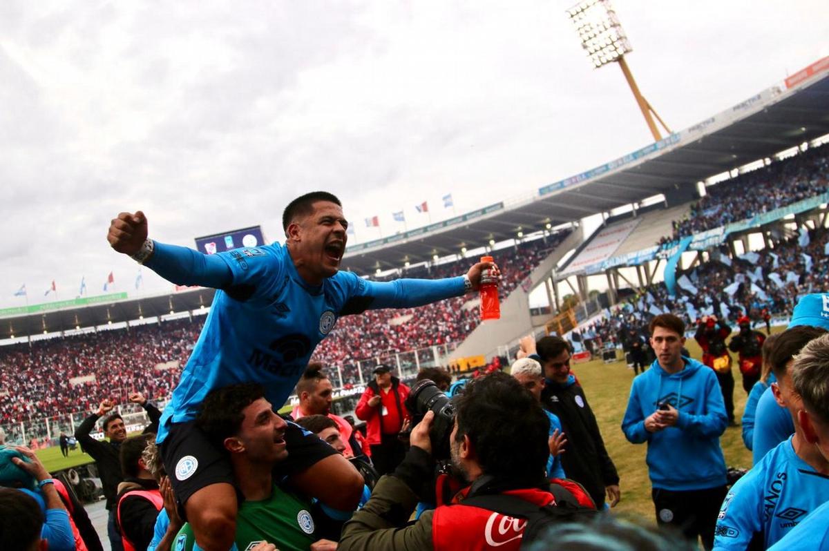 Belgrano celebra el primer título de su historia. (Foto: Daniel Cáceres/C3)