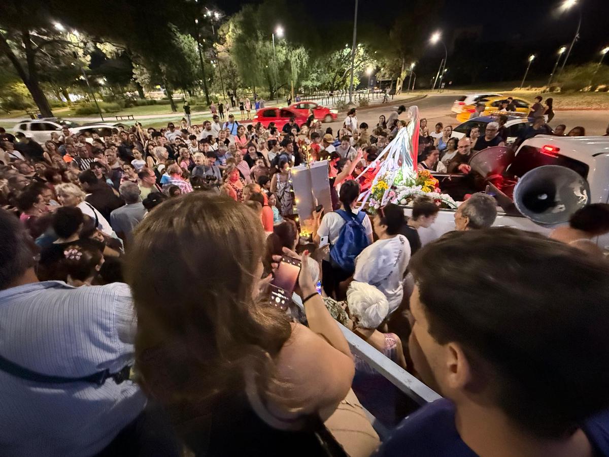 La peregrinación de la Virgen de Lourdes. (Foto:Daniel Cáceres/Cadena 3)
