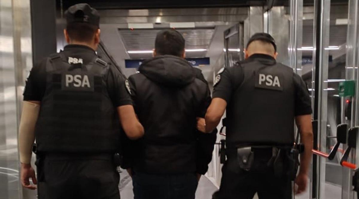 Un pasajero intentó ingresar al país con un pasaporte falso y fue expulsado