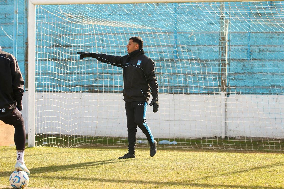 Fabián Mongelo, entrenador de arqueros del plantel.