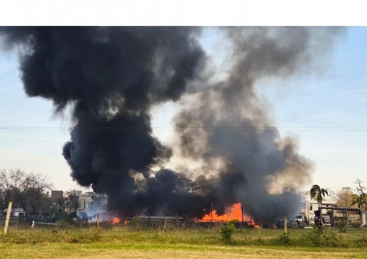 Incendio en Yerba Buena: caos y evacuación
