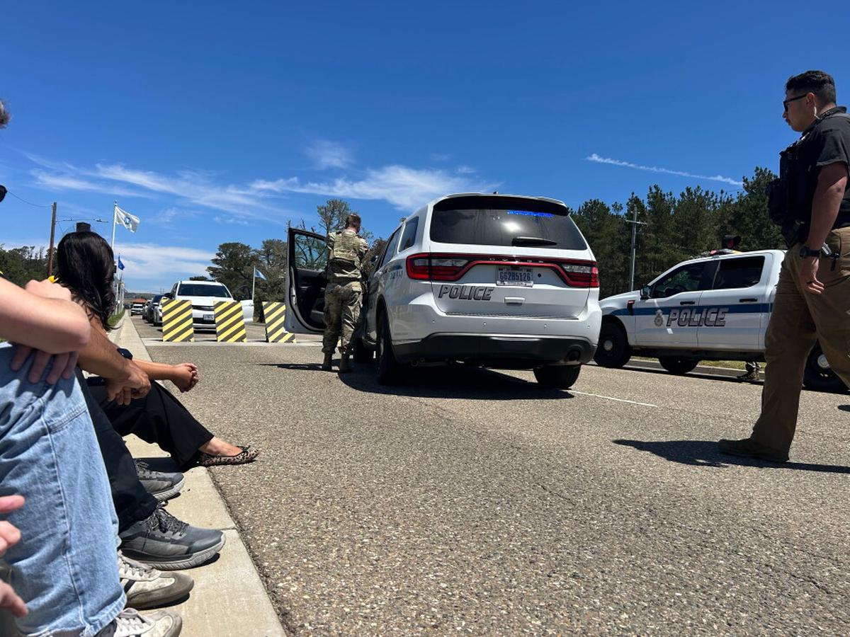 Detienen a periodistas y militares a punta de pistola en base de la Fuerza Espacial en California